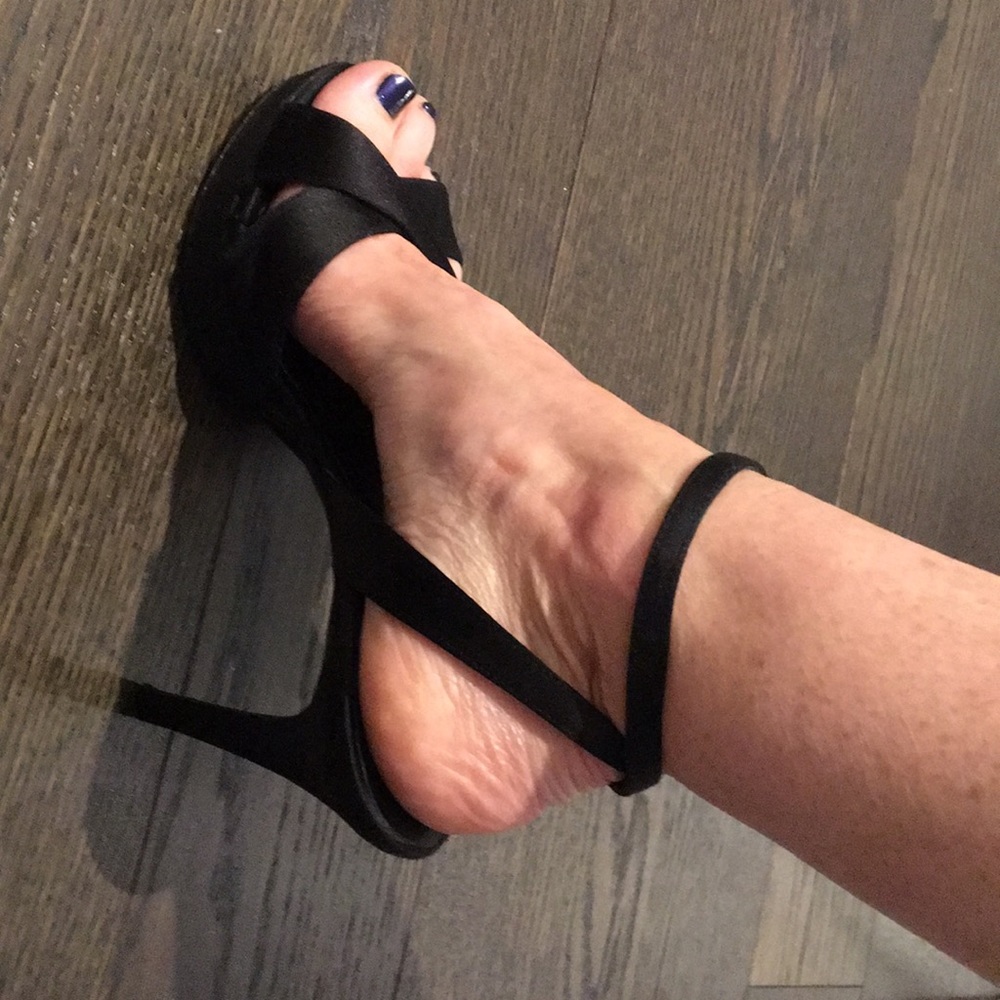 Black satin Ralph Lauren collection heels